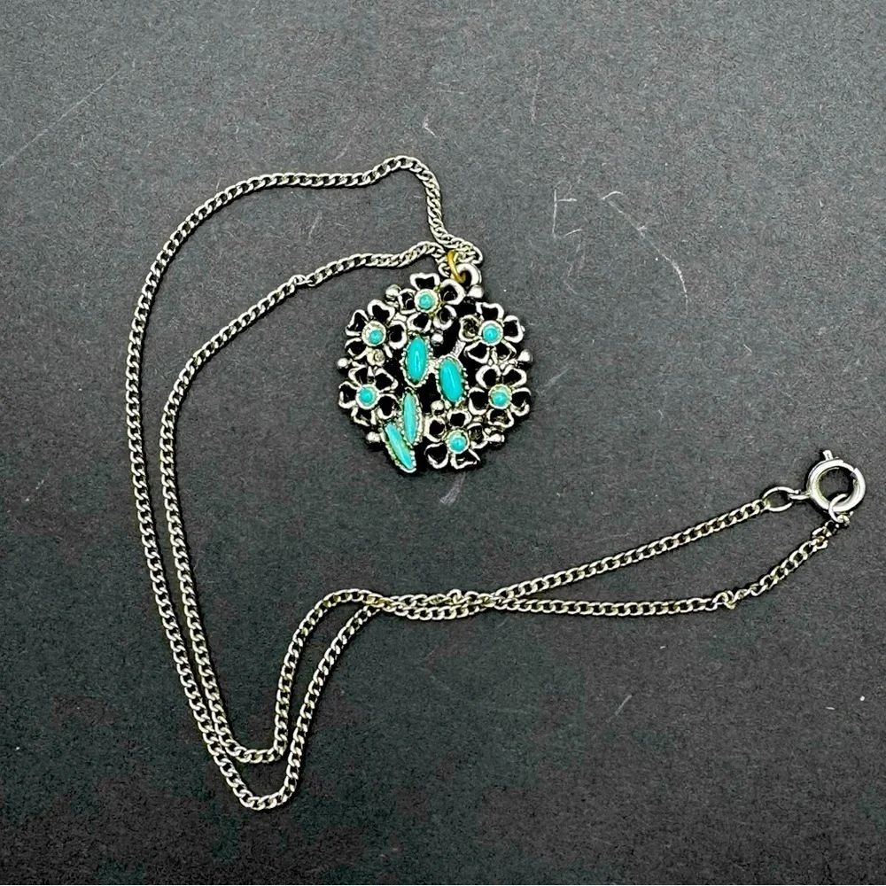 Elegant Silver and turquoise Floral‎ Pendant Necklace